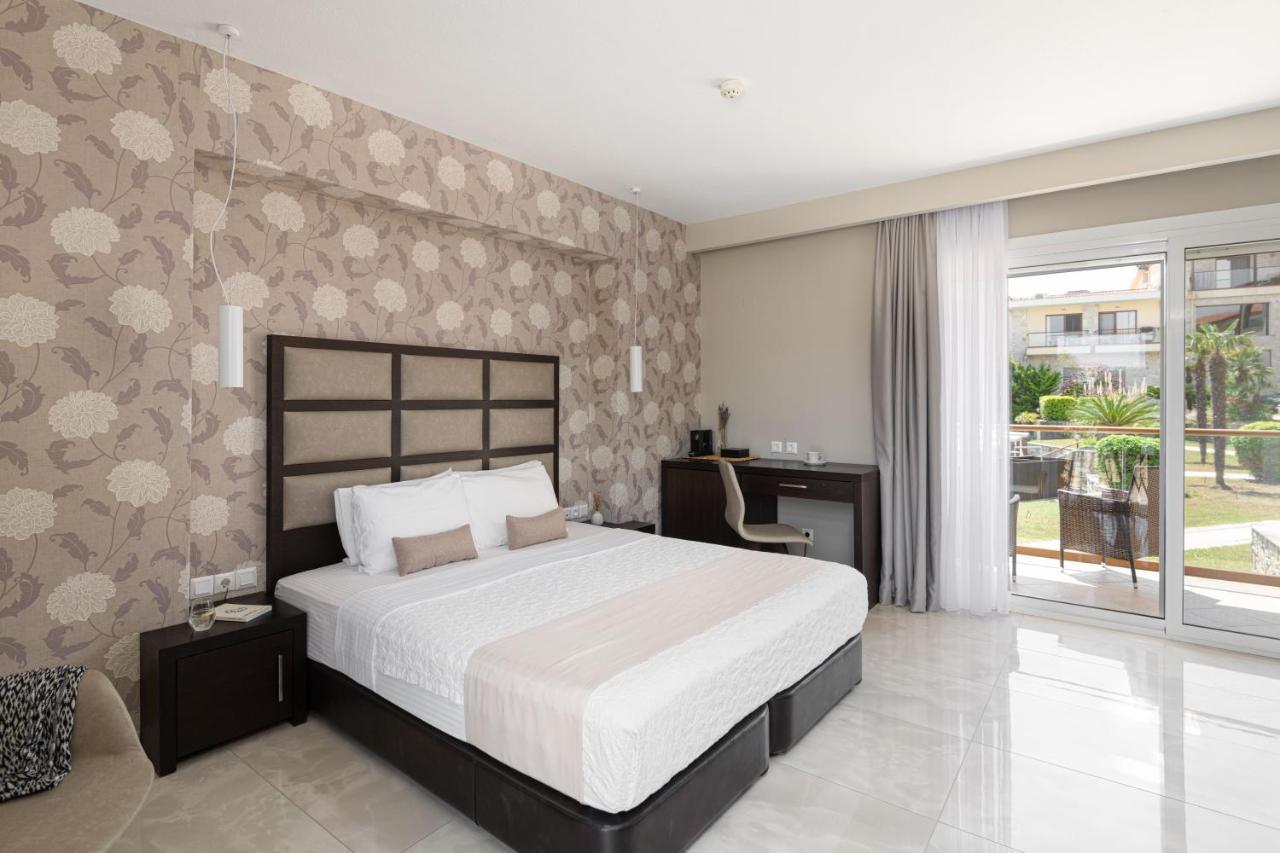 Blue Bay Halkidiki Hotel Afytos Exterior photo
