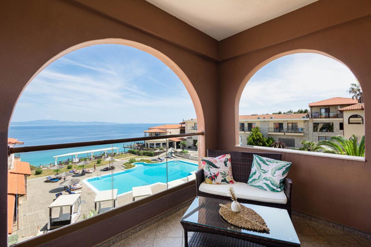 Blue Bay Halkidiki Hotel Afytos Exterior photo