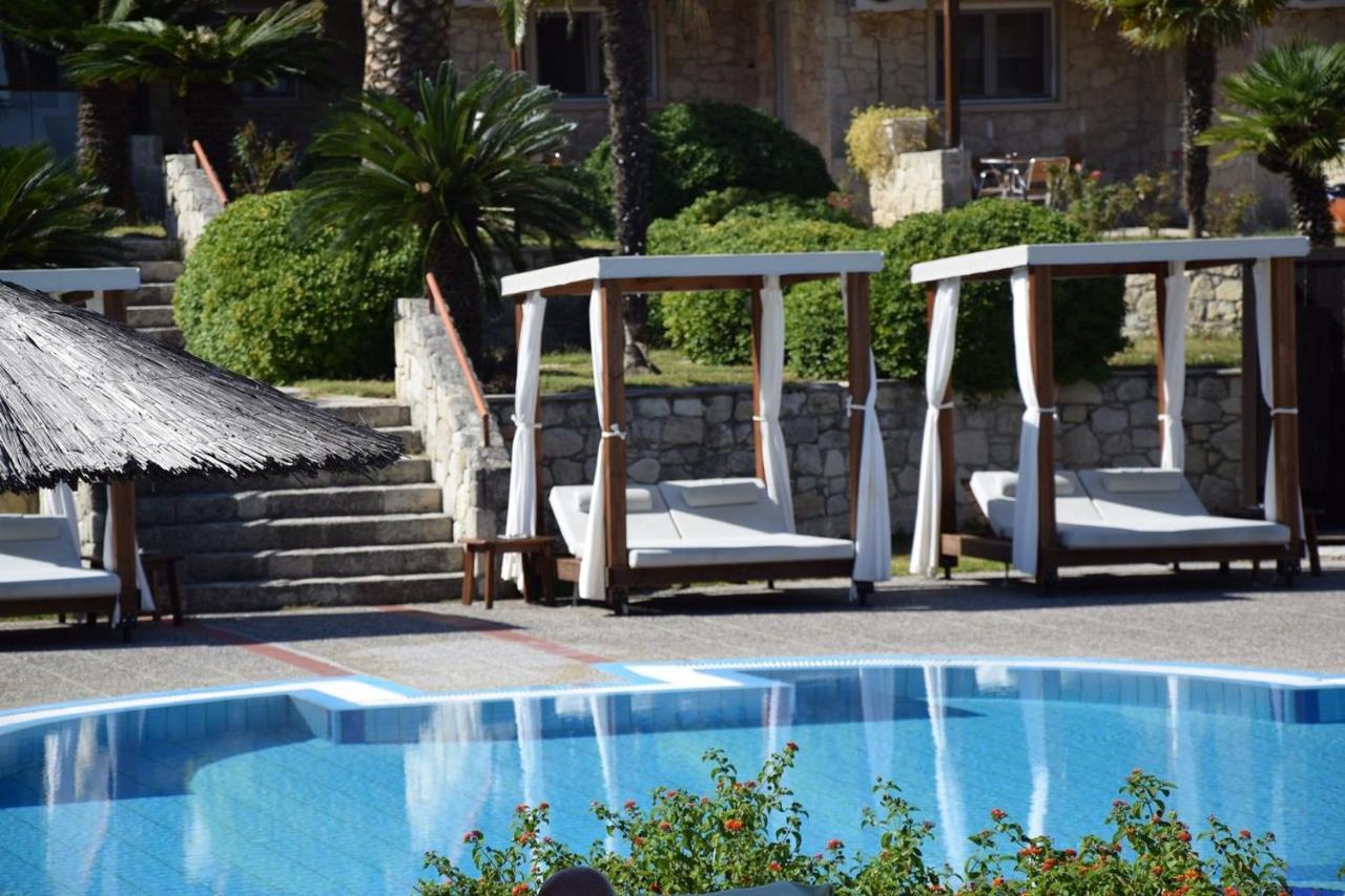 Blue Bay Halkidiki Hotel Afytos Exterior photo