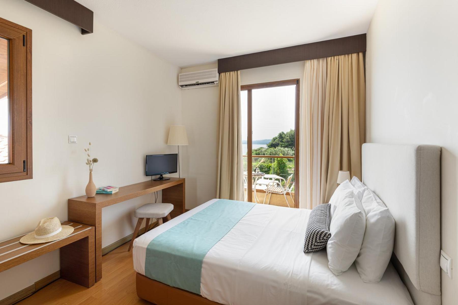 Blue Bay Halkidiki Hotel Afytos Exterior photo